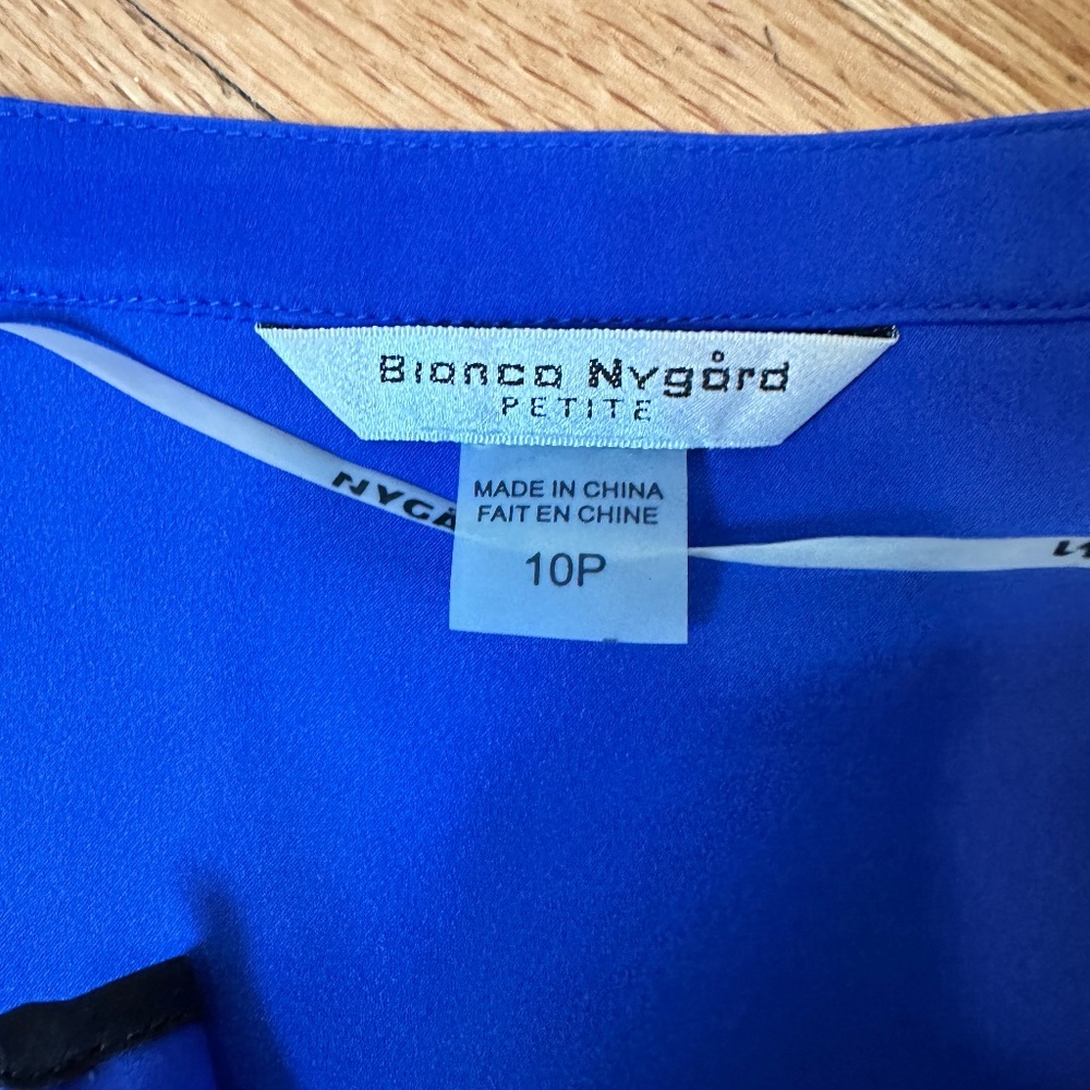 Peter Nygard button down sleeveless blouse